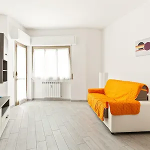 Appartamento Renewed Balcony Flat With Garden